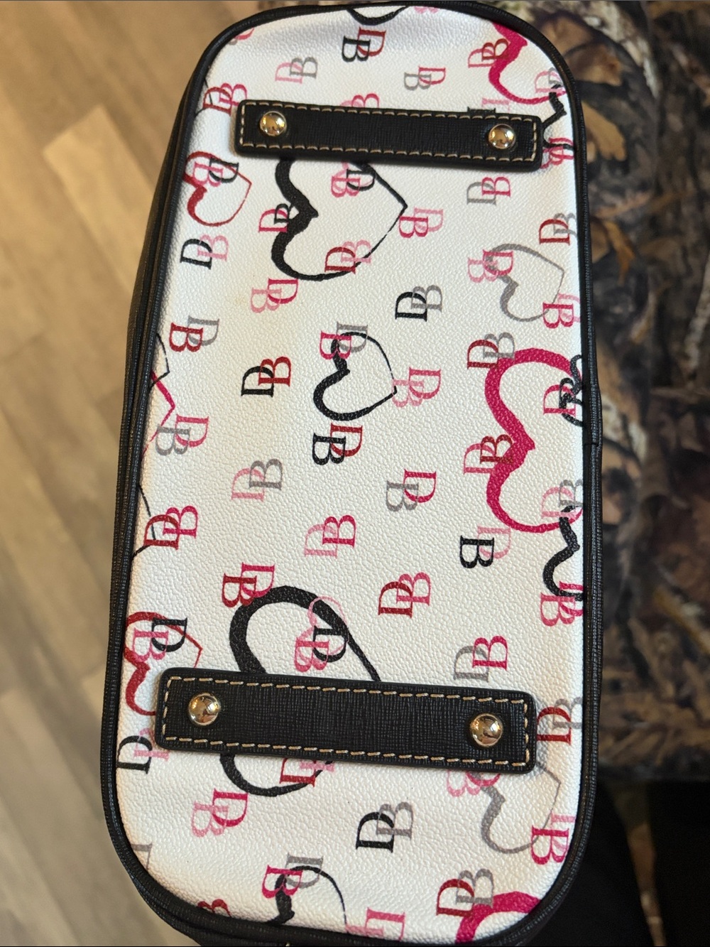 Dooney & Bourke White Heart Logo Dome Satchel with Black Trim w/COA - Picture 9 of 10